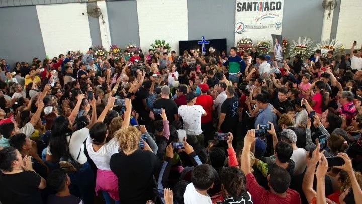 Una caravana despidi los restos de Huguito Flores