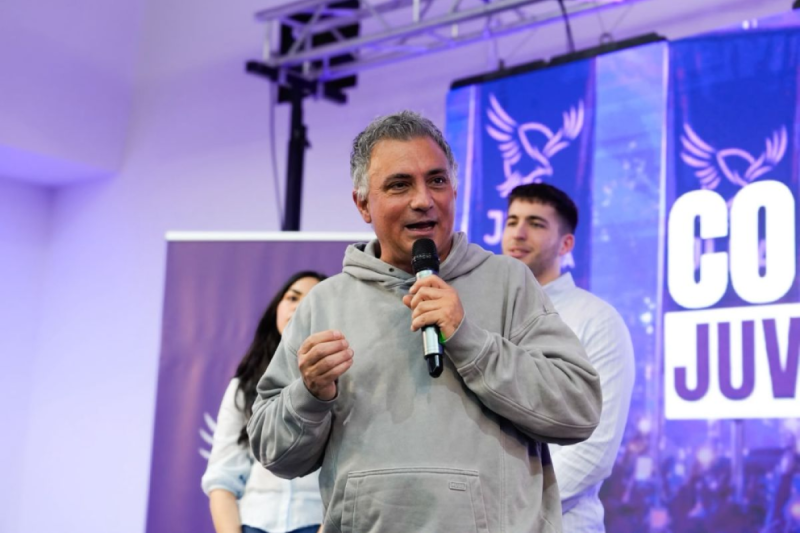 Sebastián Pareja reunirá a más de 400 concejales libertarios para unificar la agenda bonaerense