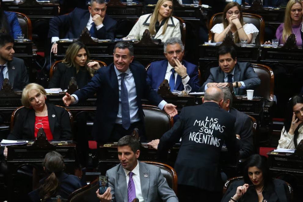 Milei negocia con sus aliados y ofrece cambios en discapacidad y tierras para sostener su agenda en el Congreso