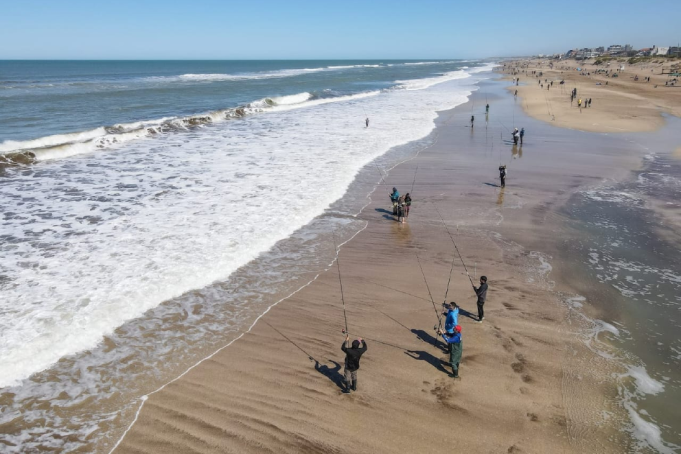 La Fiesta Nacional de la Pescadilla comenzó en Pinamar con 700 inscriptos y la mira puesta en el gran torneo