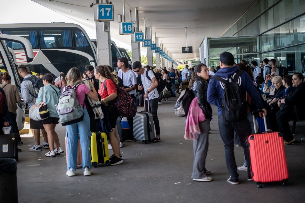 El fin de semana largo dejó más turistas, pero cayó el gasto total en términos reales