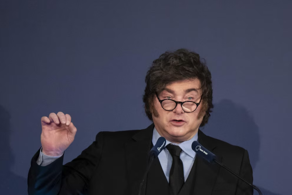 Milei admitió que la inflación baja más lento de lo esperado y volvió a cuestionar a quienes no llegan a fin de mes