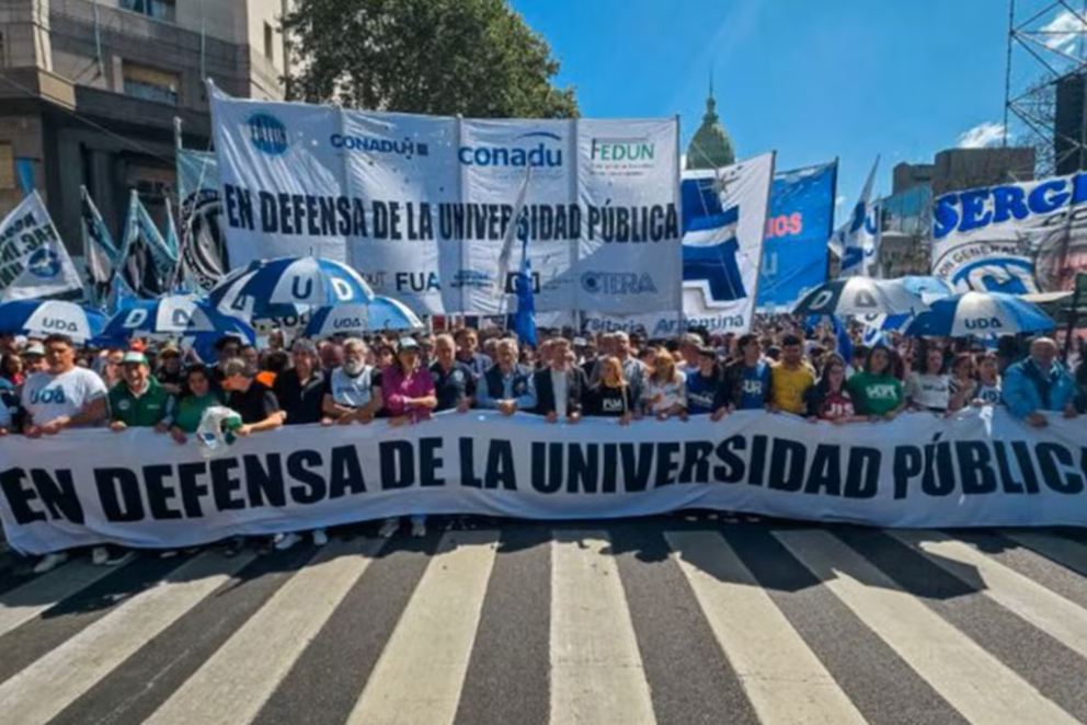 Docentes universitarios realizarán un paro de 48 horas por el financiamiento y los salarios