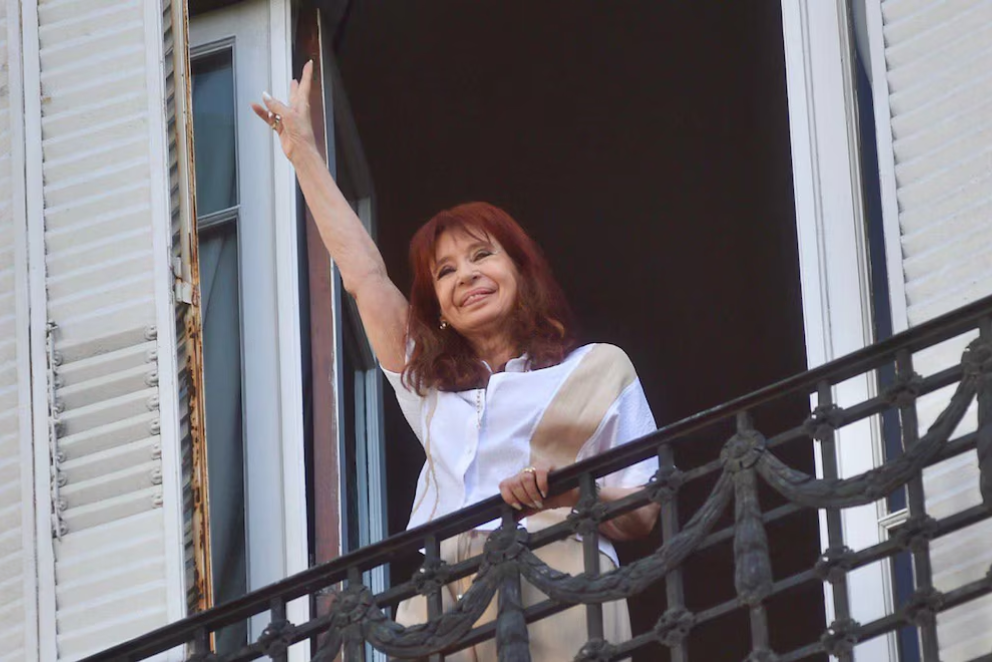 El kirchnerismo exhibe encuestas sobre Cristina Kirchner y aumenta la tensión con Kicillof