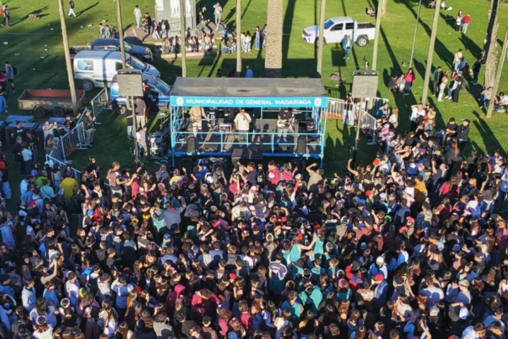Gral. Madariaga celebró la Primavera y el Día del Estudiante con desfile, quema del Momo y música