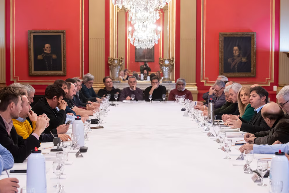 Kicillof reunirá a sus intendentes en medio de la interna del peronismo y la disputa por las elecciones de 2027
